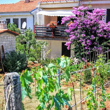 아파트 With A Parking Space Stinjan, - 15256