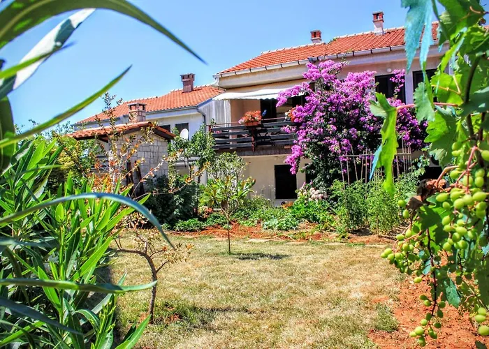 With A Parking Space Stinjan, - 15256 아파트