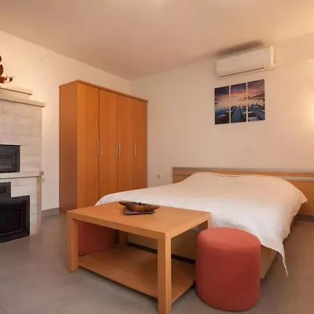 With A Parking Space Stinjan, - 15256 Appartement